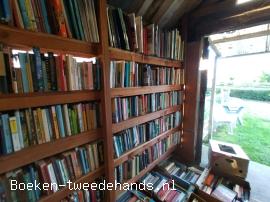 Heel veel oude boeken in Den Hoorn. Boek Boekenschuur.