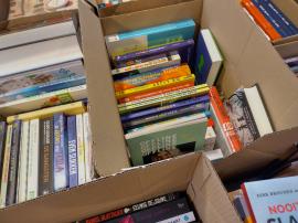 Regelmatig ook afgeprijsde boeken bij Plukker. Boek Boekhandel Plukker.